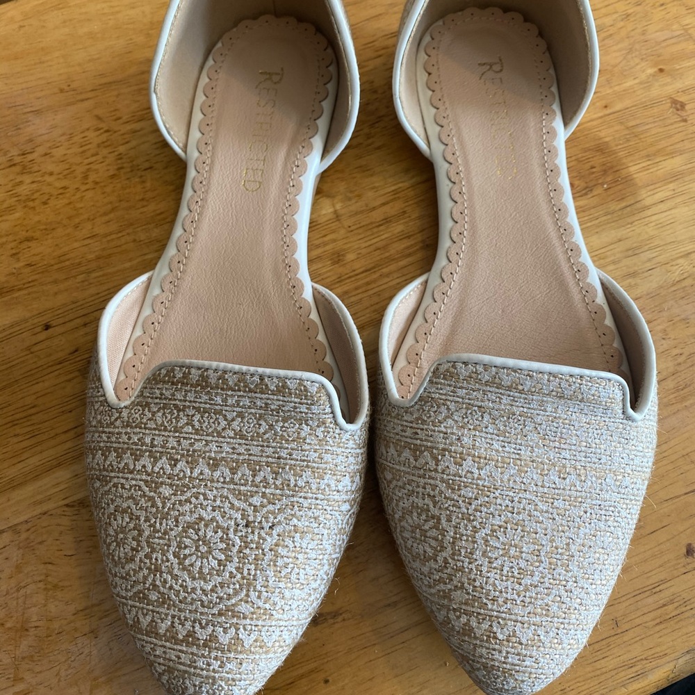 Restricted pointed women’s  toe shoes 7.5
